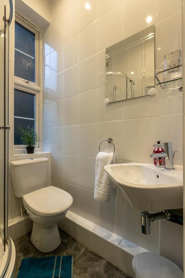 The Wanderlust - 1 Bedroom Apartment L Sleeps 4 With Sofa Bed L Prime Location Plus Free Wifi L Perfect For Business & Leisure Travelers L 15Percent Off Weekly & 20Percent Off Monthly Stays! London Kültér fotó